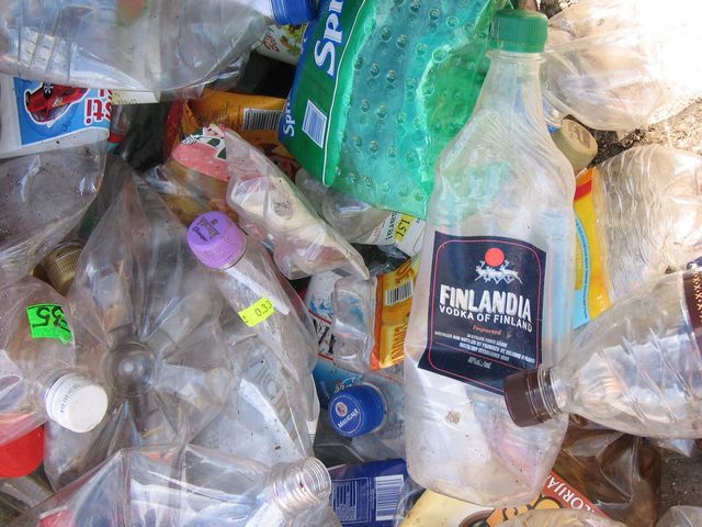 Akcijā «Šķiro plastmasu un laimē» savākti 300 kg pudeļu