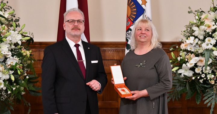 Valsts prezidents 4. maijā Rīgas pilī pasniedz augstākos Latvijas valsts apbalvojumus 73 izcilām personībām